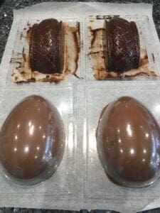 Chocolate modules into eggs 